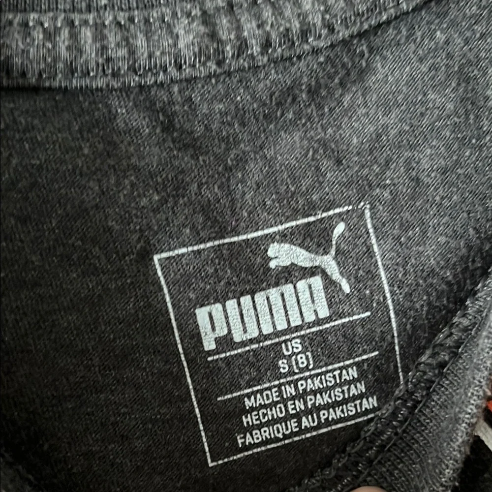 🛍️5️⃣ / 💲2️⃣5️⃣🛍️ - Puma Gray and Orange Graphic T-Shirt